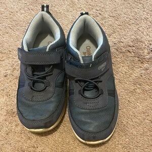 13 Kids Osh Kosh Sneakers in Navy